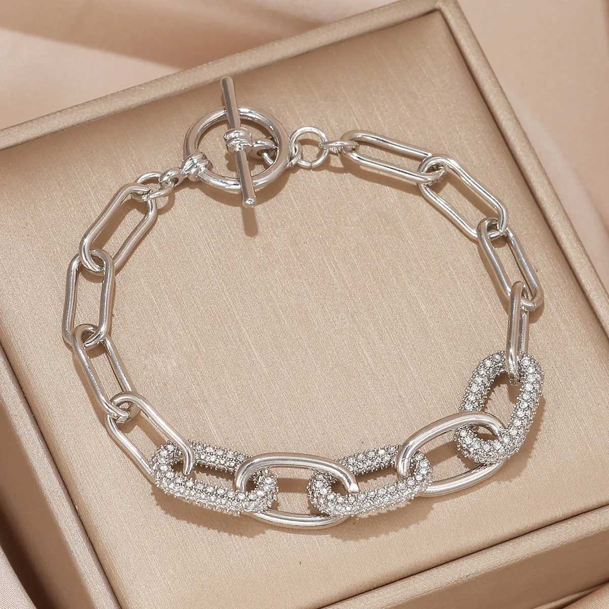 Vintage Simple Hollow Out Zircon Oval Chain Metal Bracelet Set for Woman Fashion Accessories Personalization Punk Charm Jewelry W250904