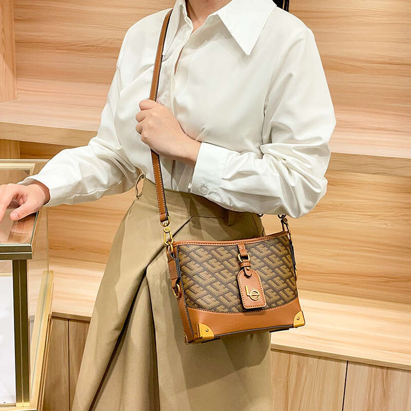 2025 New Trendy High-End Simple Chain Shoulder Crossbody Women's Bag