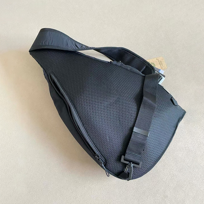 Fashionable casual men's and women's crossbody bags, sports outdoor chest bags, large capacity bags with logos