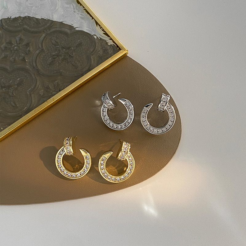 New Fashion Earrings Niche High-end Super Shiny Metal Kajia Design Simple Round Designer Luxury Free Shipping Elegant Personality Trendy Cool Women