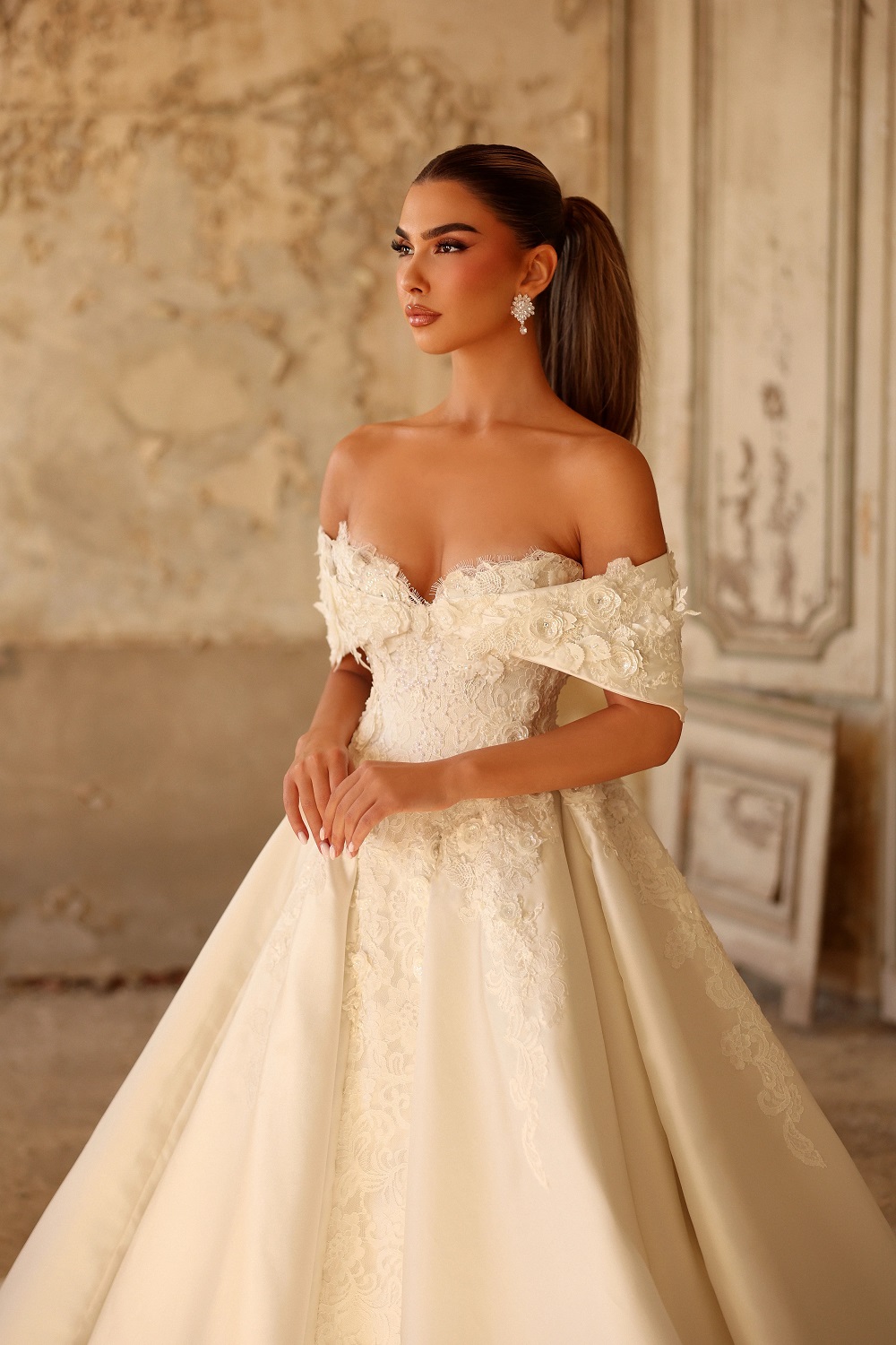 Simple A Line Women Wedding Dress Lace Appliques Bridal Gowns Off Shoulder Sleeveless Sweep Train Dress Custom Made vestidos de novia