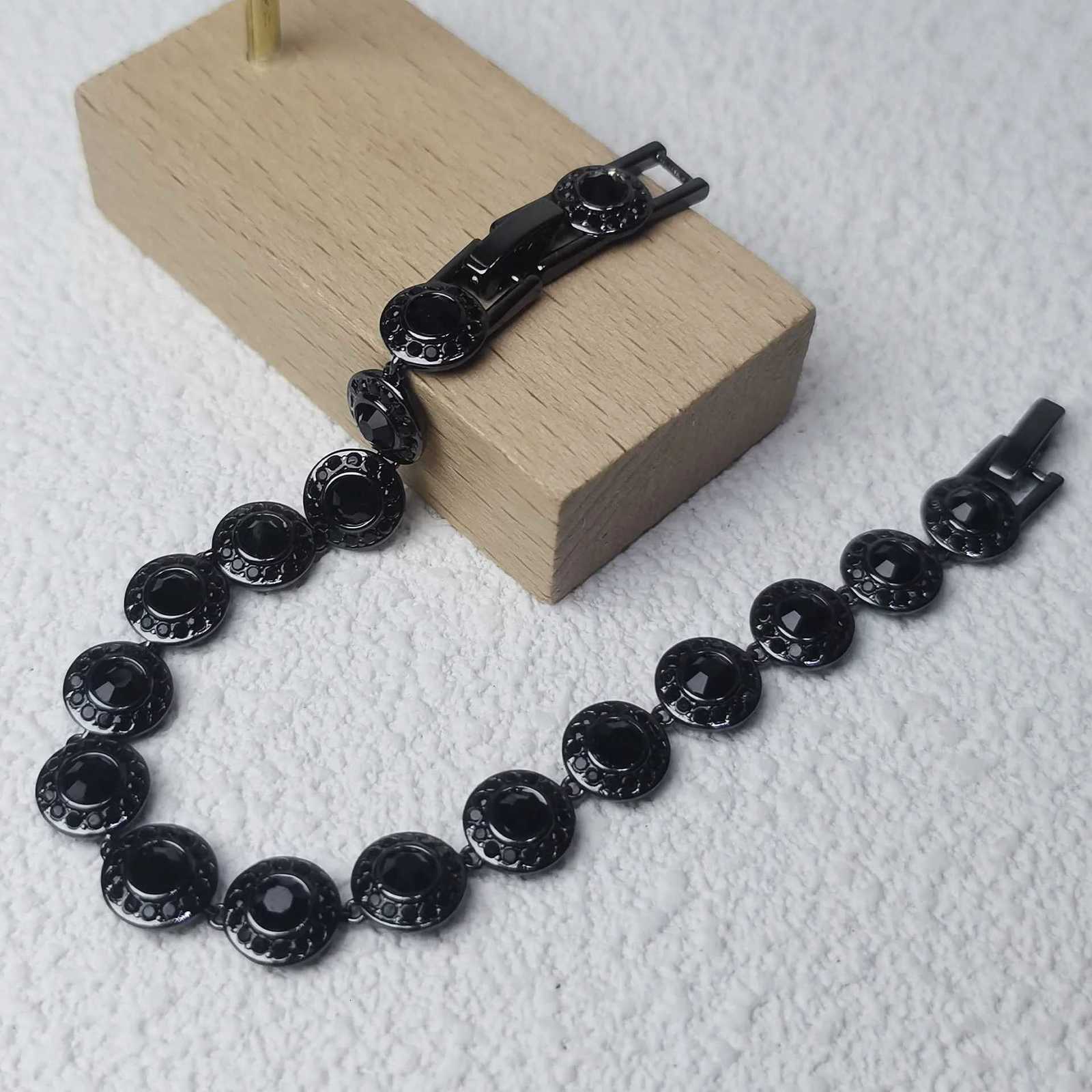 2025 New Fashion Dazzling Round Perfect Crystal High Jewelry Set Charming for Women Bracelet Earrings Necklace Ring Wedding GiftXJ250904