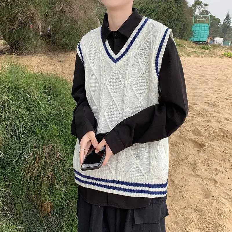 Sleeveless Loose Fit Sweaters Male Knitwear Clothing Deals 2024 Waistcoat High Quality Korean Fashion Style Mens Knitted VestXJ250904