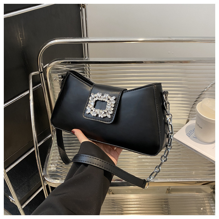 2025 autumn new crossbody bag niche design versatile simple style fashionable light luxury elegant crossbody bag designer shoulder bag