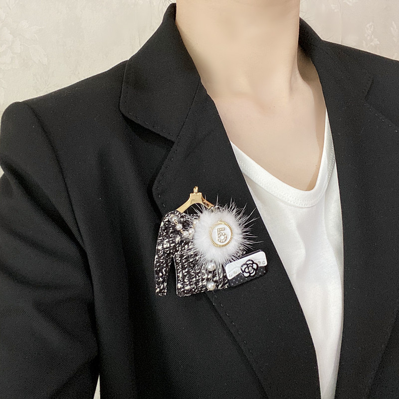 Designer Brooch Set New Collection Clothing Styling Corsage Black White Mink Fur Pins Beauty women Pearl Brooch Coat Accessory