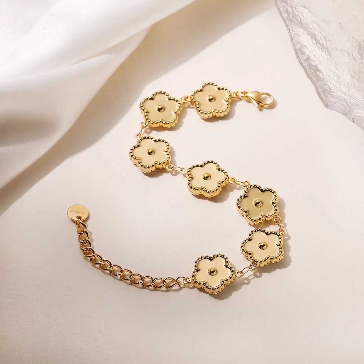 2025 New Arrival Fashion Gold Color Stainl Steel Flower Charm Bracelet For Women Party Jewelry GiftXJ250904