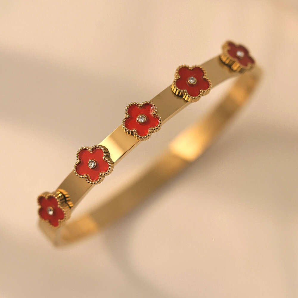 Women's Electroplated Gold High-End Non-Fading Jewelry Five-Flower Dia Titanium Steel Bracelet