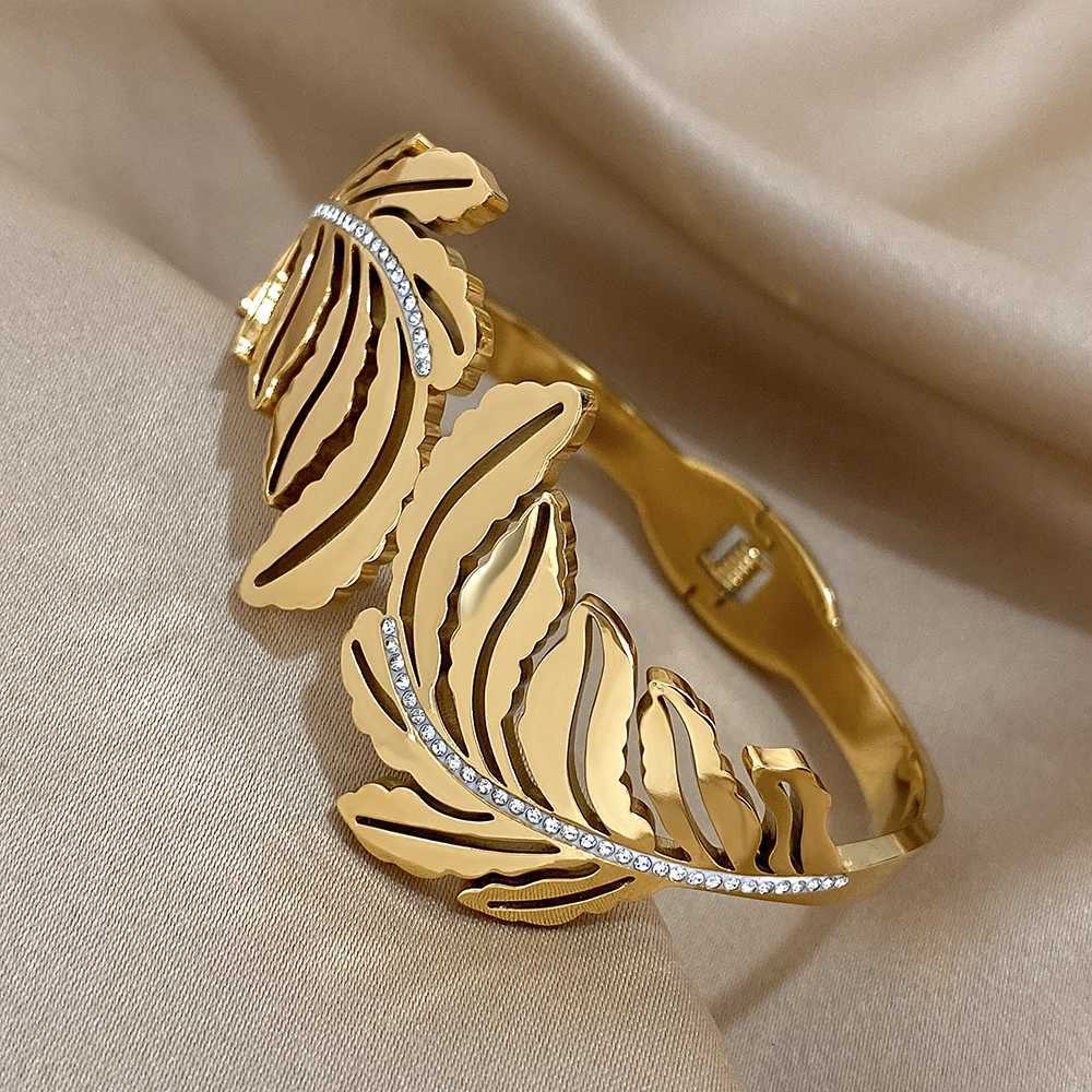 Exquisite Inlaid Rhinestone Feather Leaves Cuff Bracelets Fashion Gold Plated Stainless Steel Smooth Bangles Waterproof Jewelry Y250904