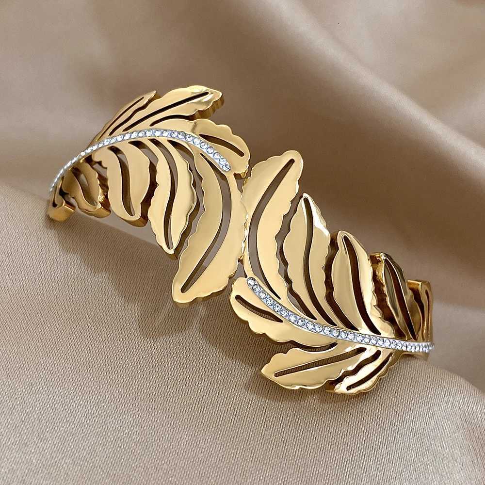 Exquisite Inlaid Rhinestone Feather Leaves Cuff Bracelets Fashion Gold Plated Stainless Steel Smooth Bangles Waterproof Jewelry Y250904