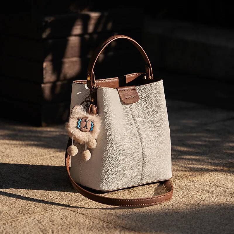 2025 new women's high-end foreign style popular versatile crossbody cowhide bag fashionable hand-to-hand bucket