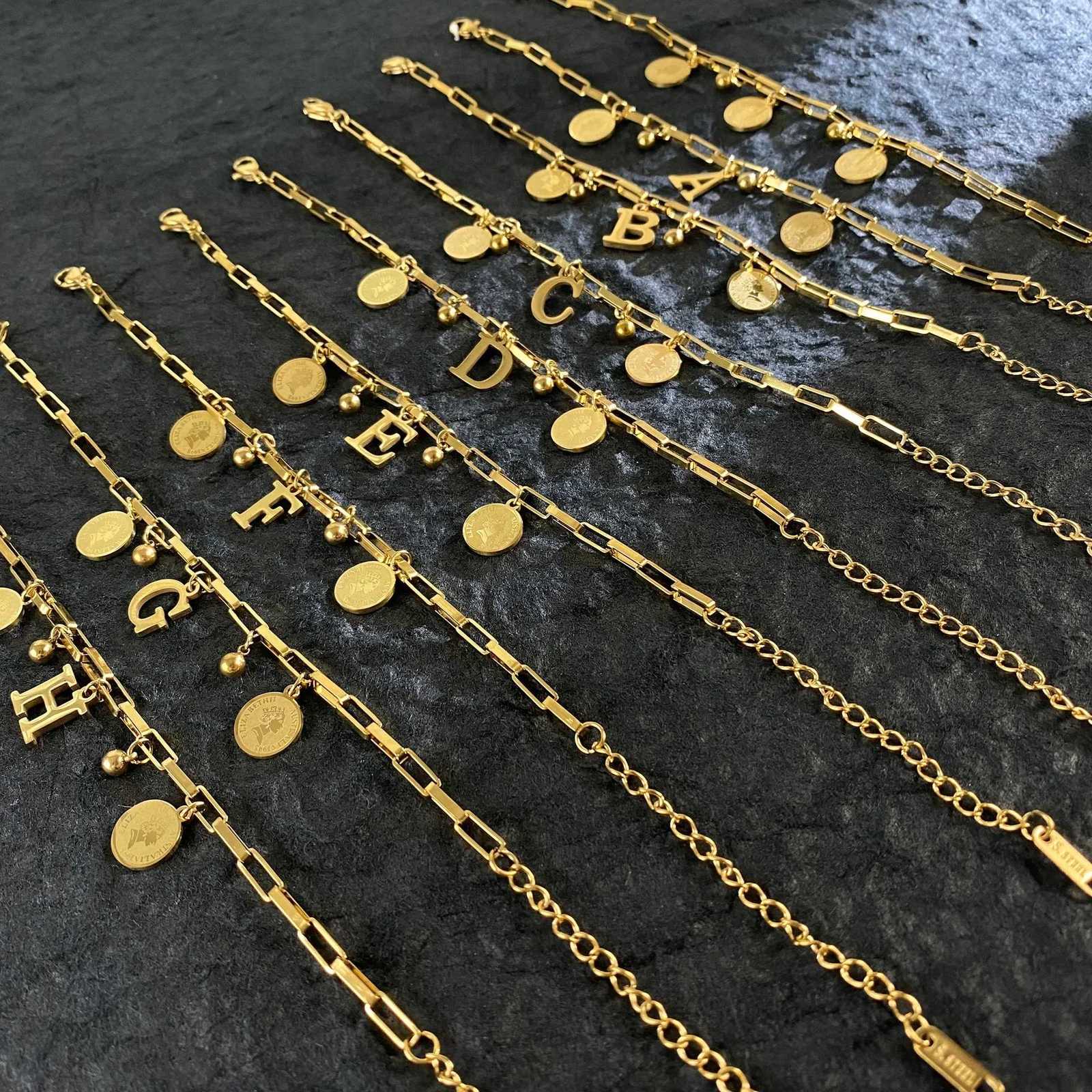 Queen Coin Letter 18K Goldplated Stainl Steel Bracelet for Women Small Bell Pendant Adjustable Bracelet Classic Jewelry GiftXJ250904