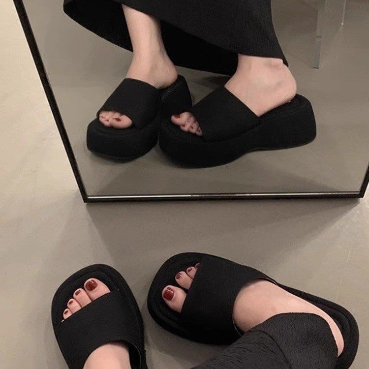 Designer Women's Thick Bottom Sandals 2025 New Fashionable High Heels Beach Slippers