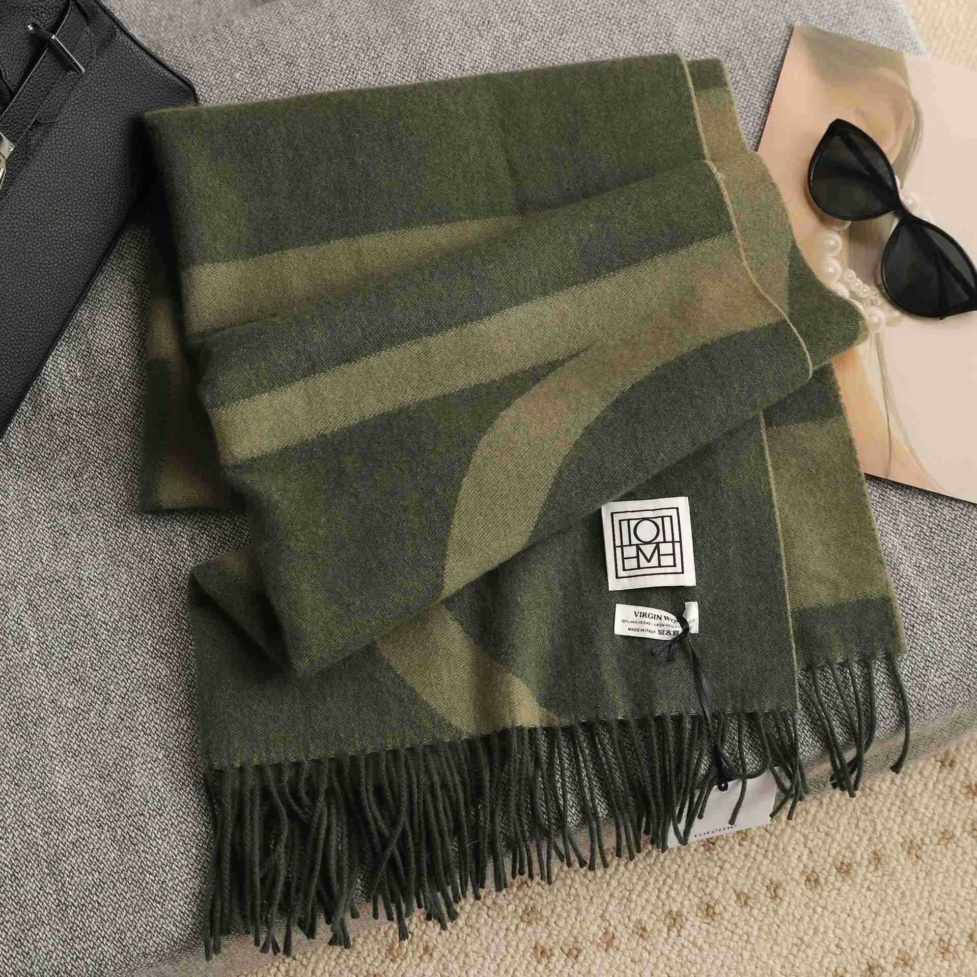 Pure Wool Scarf for Women Niche Geometric Jacquard Letter Neck Warmer Autumn Winter Thickened DoubleSided Cashmere Tassel Shawl L250904 192L1