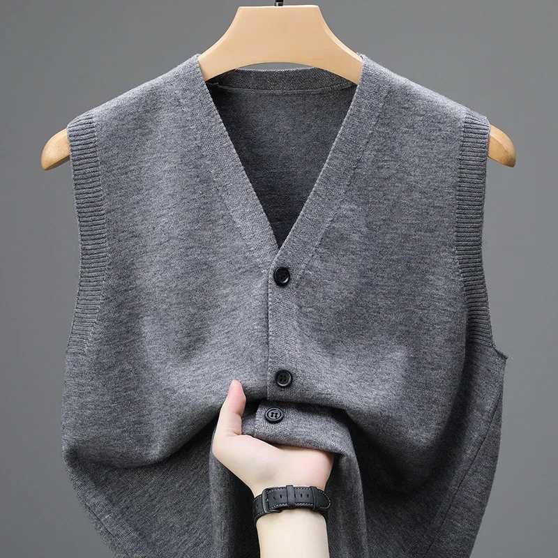 Single Breasted Pullover Autumn Sleeveless Vests Men Work Sweater Knitted Male Waistcoat Jumper Pullovers Roupas MasculinasXJ250904