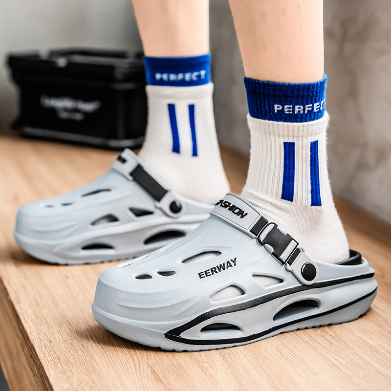 Free shipping Mens Openwork Slippers Designer Slippers Thick Soft-Soled Beach Sandals Non-Slip High-Quality New-Style Slippers