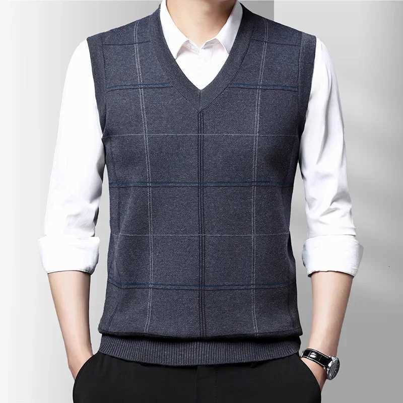 Knitted Sweater Men Autumn and Winter New Fashion Plaid Sweater Vest Men Slim Vneck Sleeveless Vest Mens SweaterXJ250904