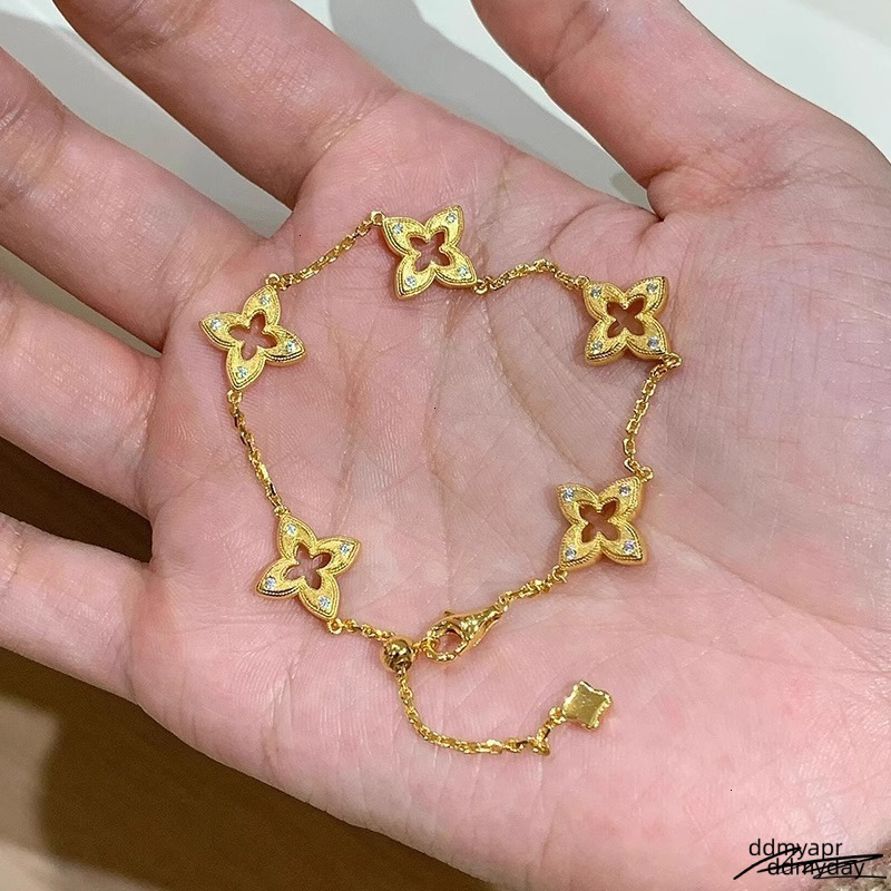 2025 New Retro Hollowed-Out Brushed Four-Leaf Clover Bracelet Designer Jewelry Wedding Ddmyday Ring Fashionable Elegant Simple And High-End Collarbone