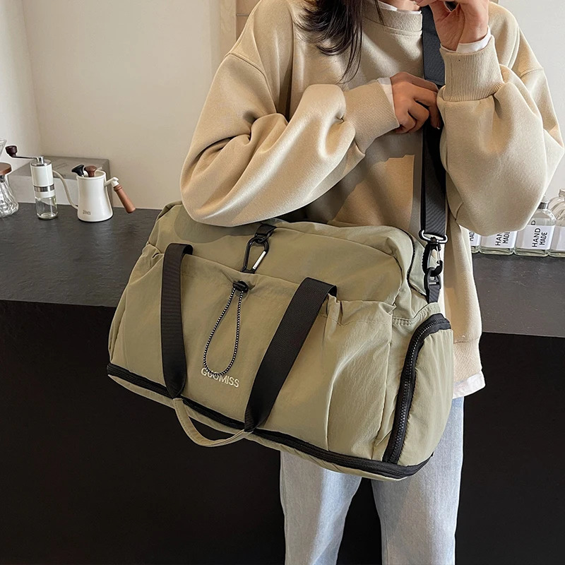 Largecapacity shortdistance travel bag lightweight fashionable and versatile sports bag dry and wet separation travel bag 250903