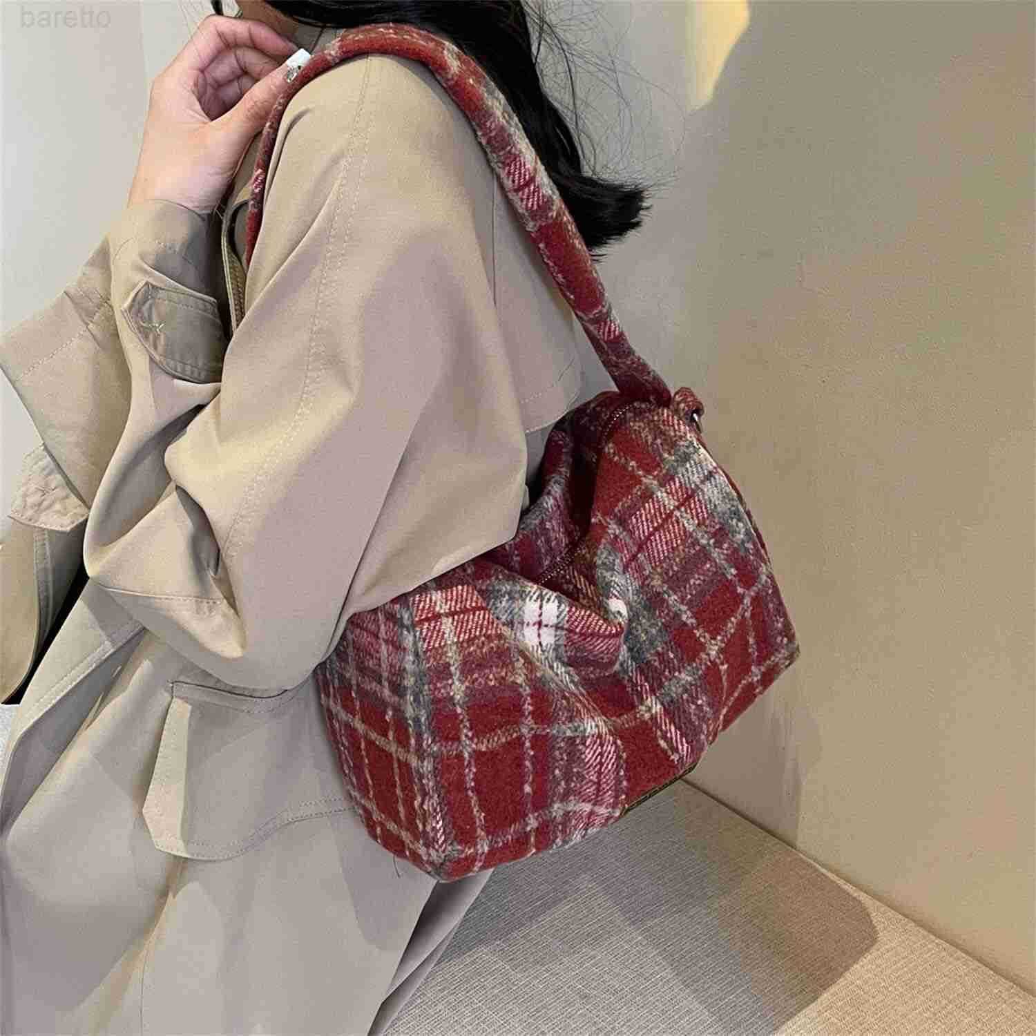 Trendy Plaid Purses and Handbags for Women Woolen Shoulder Crossbody Boston Bags M250904