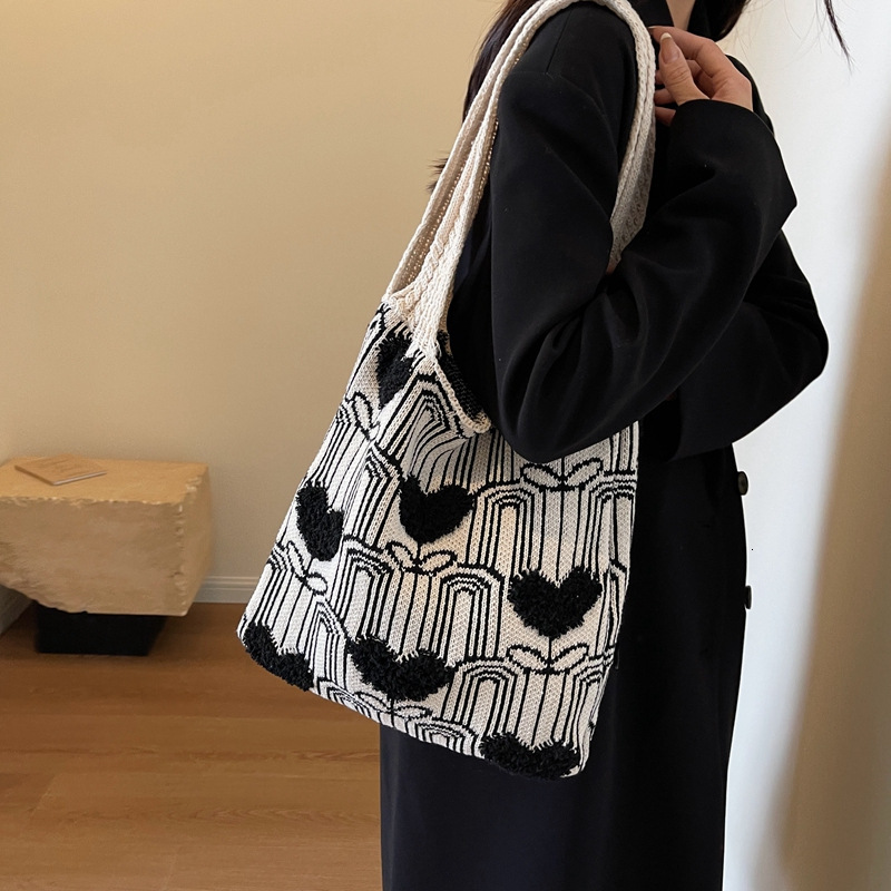 2025 autumn new large capacity niche design versatile fashion elegant handbag fresh and simple designer shoulder bag