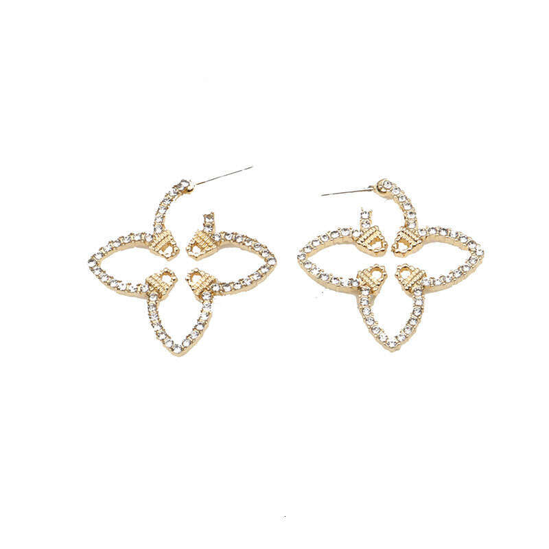 New Hollow Out with Dias Four-Leaf Clover Elegant Fashion Versatile Earrings High-End Exquisite Ear Jewelry