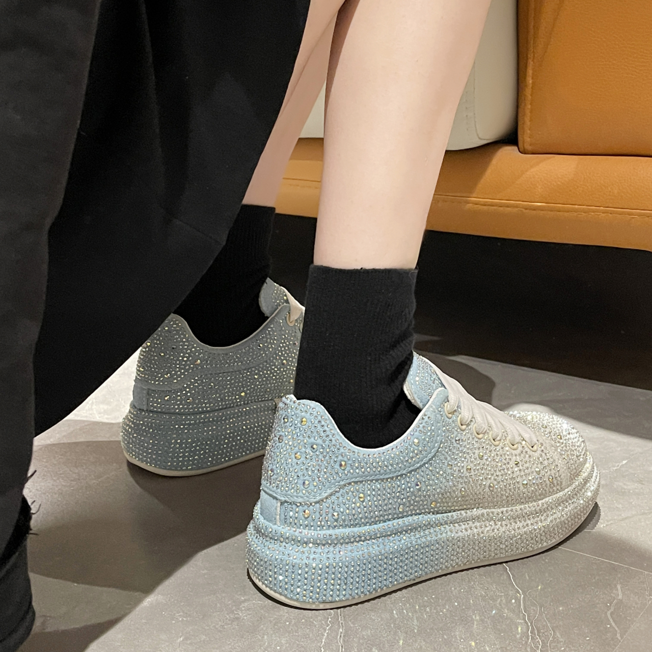 Luxury Women's Flat Casual Sports Shoes with Water Diamond Thick Bottom Mixed Color Women's Shoes Shining Designer Trendy Shoes New Fashion 