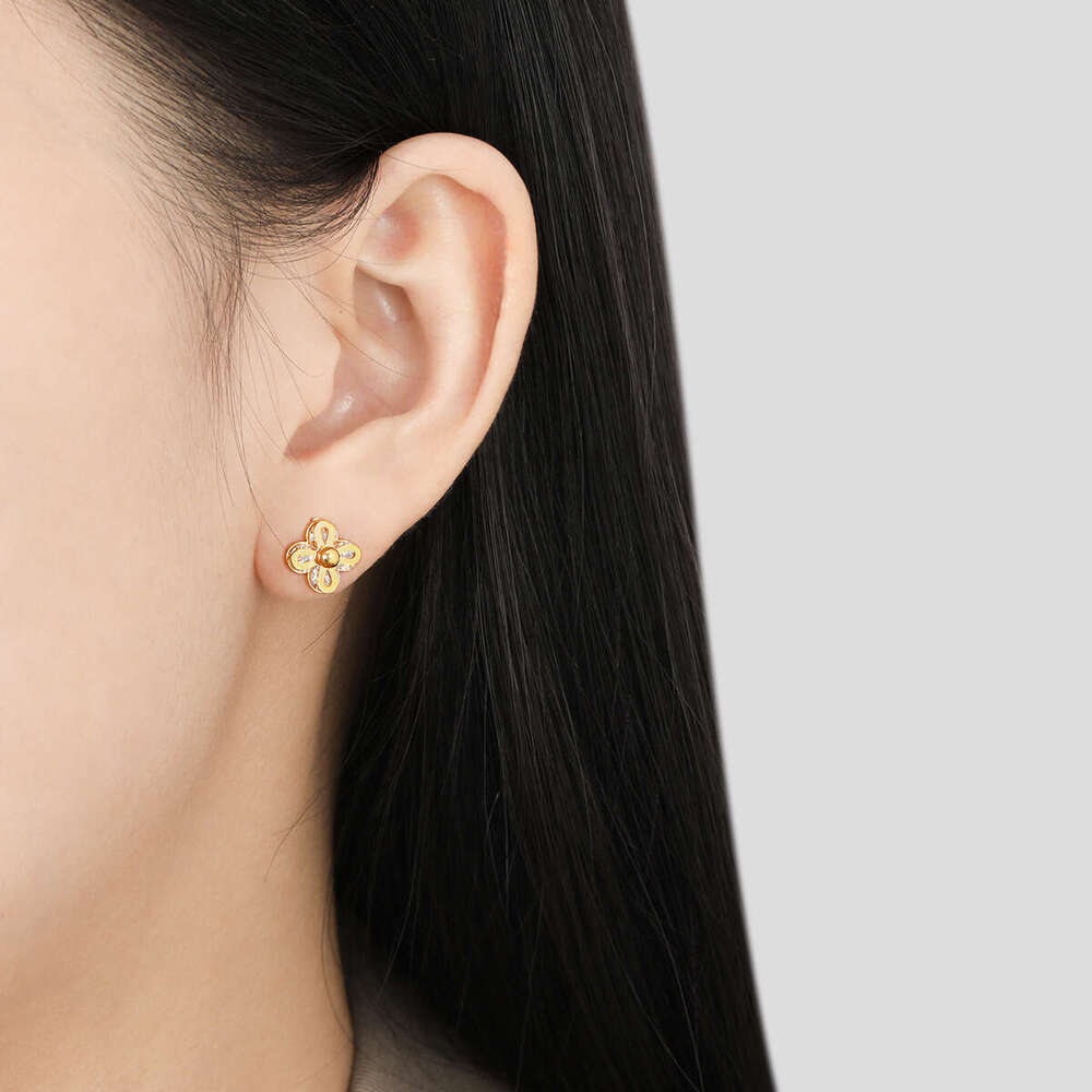 Korean Style INS New Light Niche Single Pearl Four Dia Ear Bone Stud Women Fashion Personality Versatile Titanium Steel Earrings