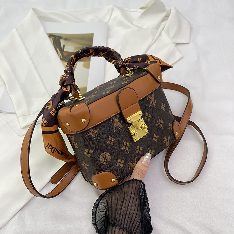 Small bag women 2025 new European and American fashion all-match temperament ladies leisure niche box bag shoulder messenger bag