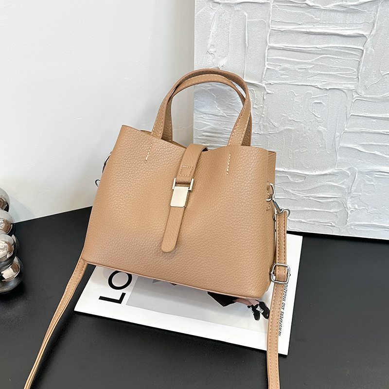 2025 autumn new niche fashion women's luxury handbag large capacity casual shoulder bag daily casual versatile high-quality shopping crossbody ba