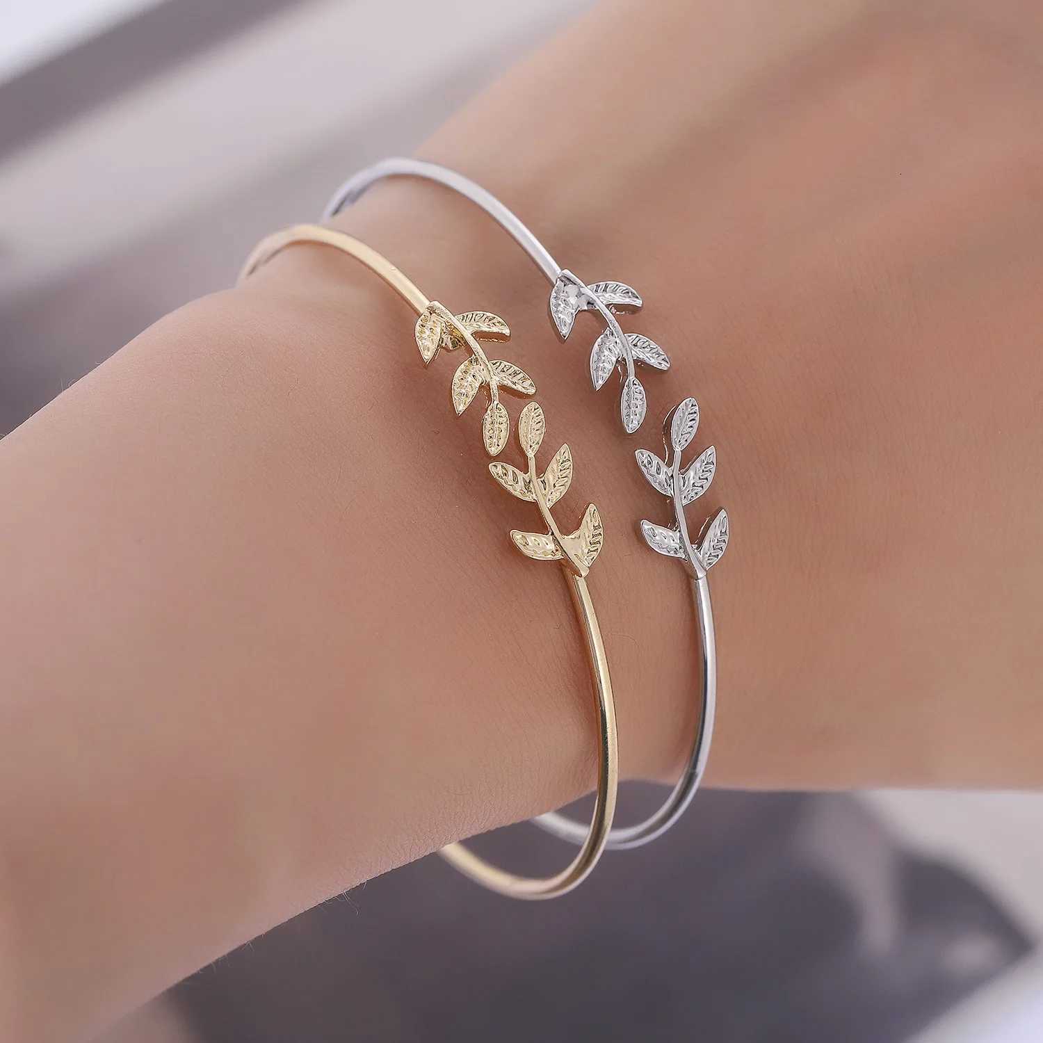 Cuff Bracelets Vintage Open Adjustable Fashion Feather Charm Bracelets For Women Sweet Fashion Jewelry Gift WholesaleXJ250904