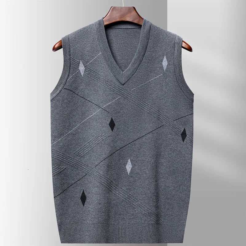 Knitted Sweater for Men Fashion Casual New Argyle Solid Color Pullover Vest Vneck Sleeveless Sweater Mens ClothesXJ250904