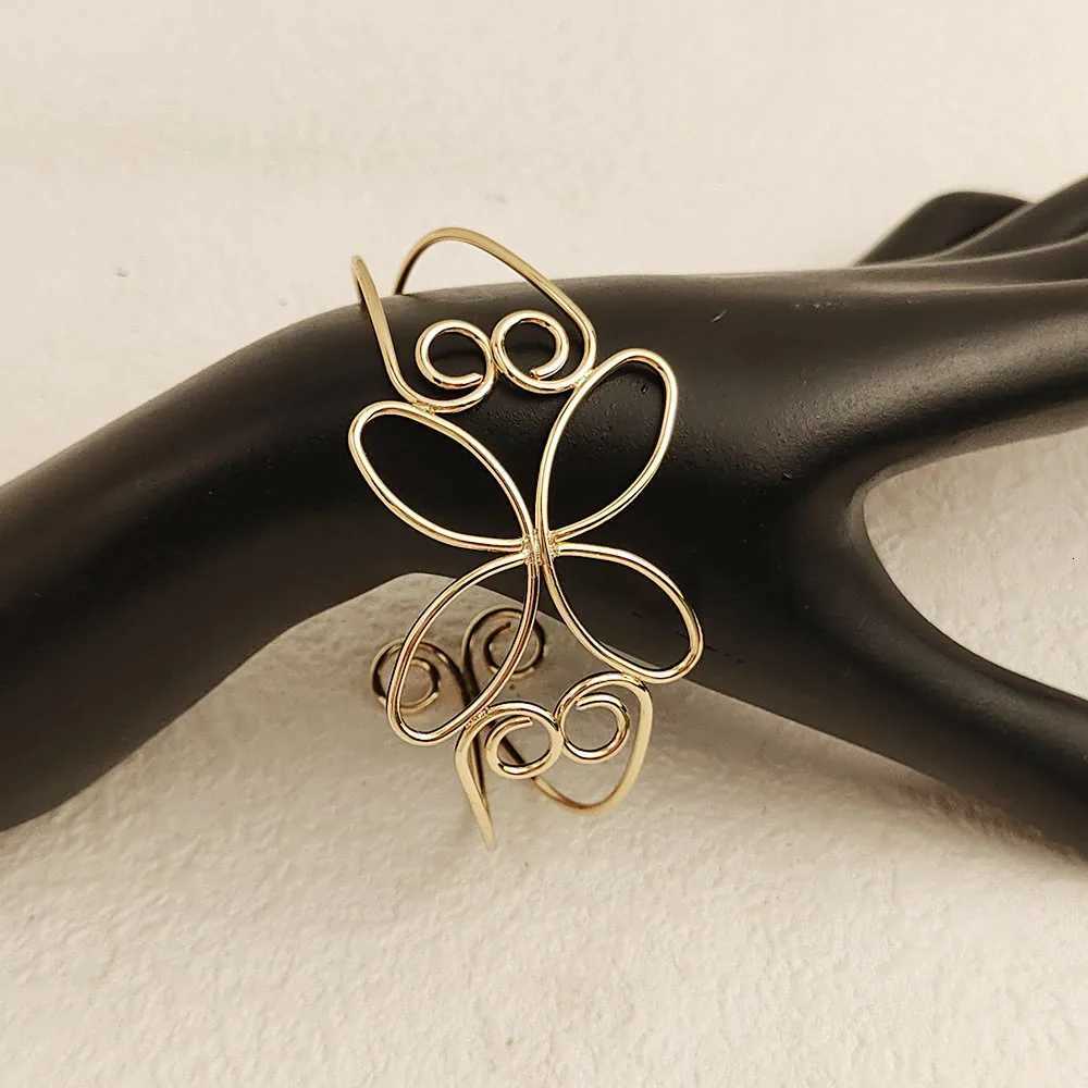 Simple stainless steel butterfly ladies bracelet personalized Insstyle jewelry waterproof highquality jewelry W250904