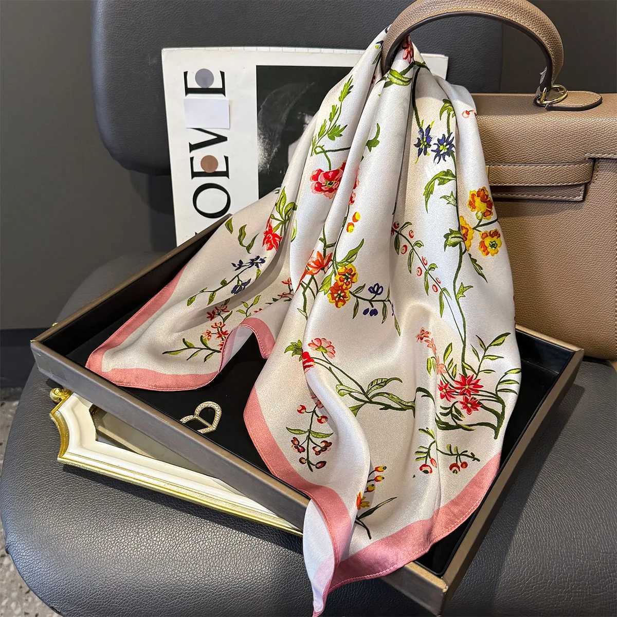 Designer Real Silk Square Scarf Luxury Design Print Wen Soft Satin Haiand Neckerchi Off Hijab band Scarves Band G250904