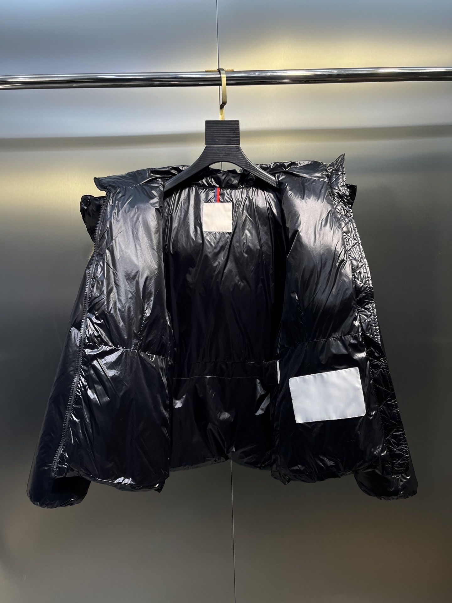 Fashionable and classic women's warm and comfortable down jacket