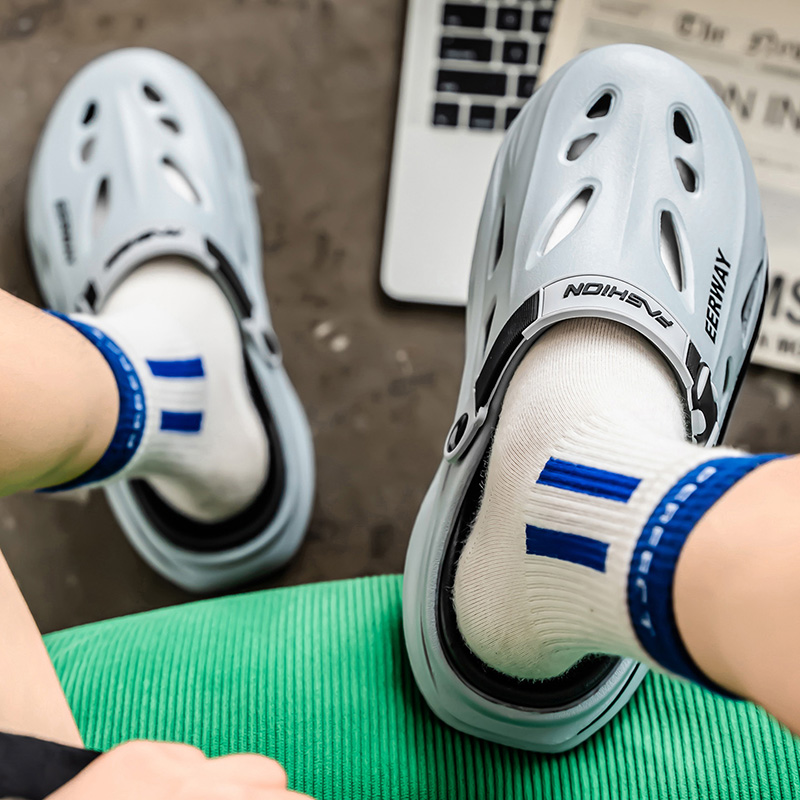 Free shipping Mens Openwork Slippers Designer Slippers Thick Soft-Soled Beach Sandals Non-Slip High-Quality New-Style Slippers