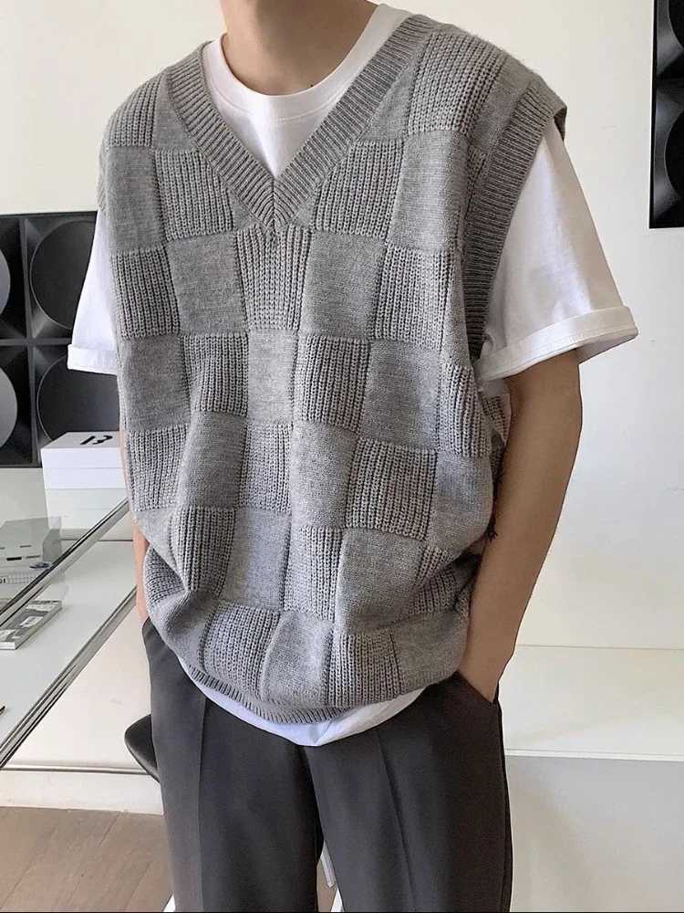 Sleeveless Knitted Sweaters for Men Black V Neck Waistcoat Man Clothes Vest 100 Pure Cashmere X S Wool Japanese Harajuku FashionXJ250904