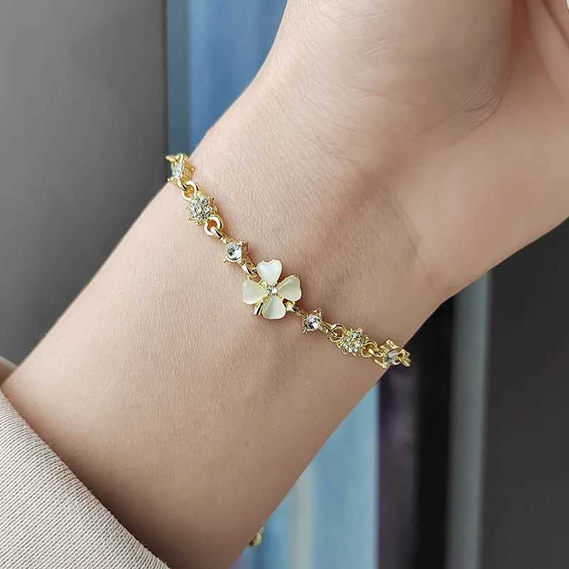 Sweet Gold Color Flower Adjustable Bracelets for Women 2024 New Fashion Rhinestone Party Jewelry Womens Hand BraceletsXJ250904