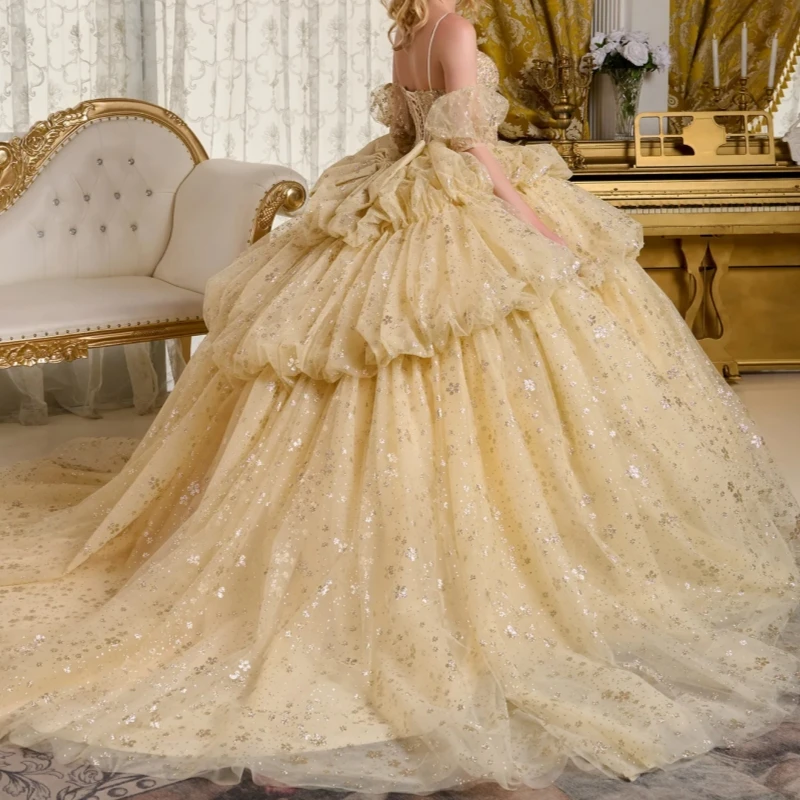 Champagne Shiny Quinceanera Dresses Ball Gown Spaghetti Strap Applique Lace Beading Crystal Tull Sweet 16 Dress Vestidos 15 De Anos