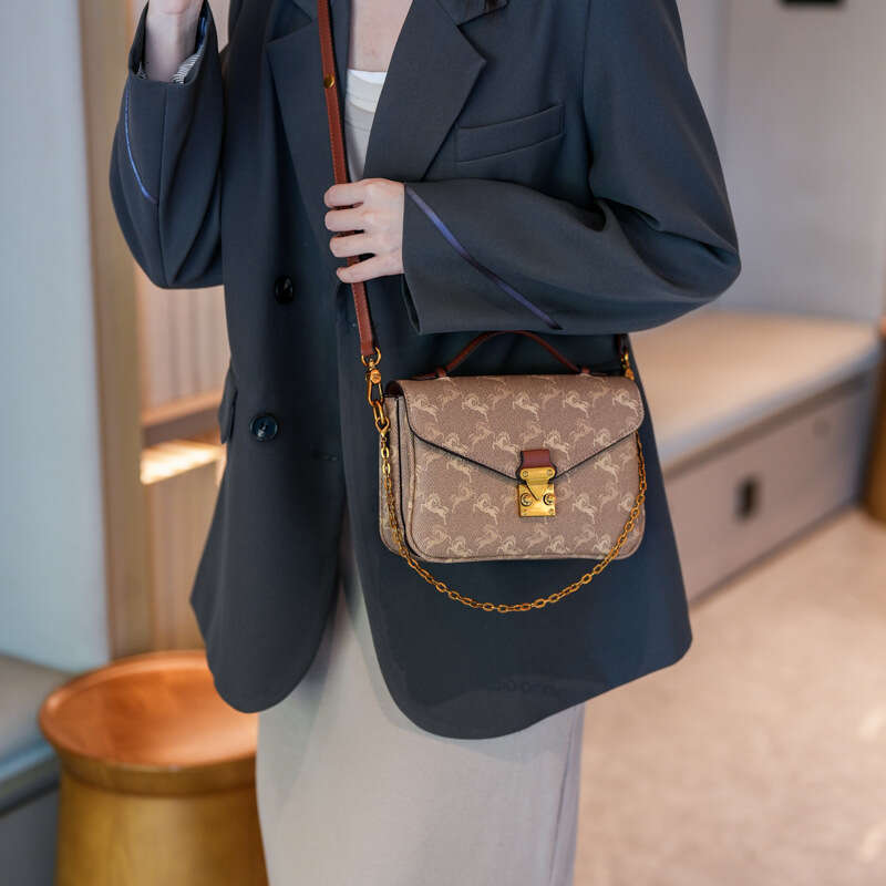 Designer Bags Luxury Shoulder Bags Messenger Bags 2025 New Letter Printed Small Square Bags Versatile Shoulder Crossbody Bag for Women