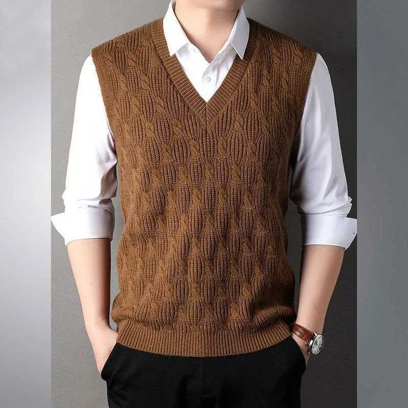 Men Clothing Sleeveless Sweater Vest VNeck Solid Screw Thread Vintage Korean Fashion Casual Loose Knitted Tops XT12XJ250904
