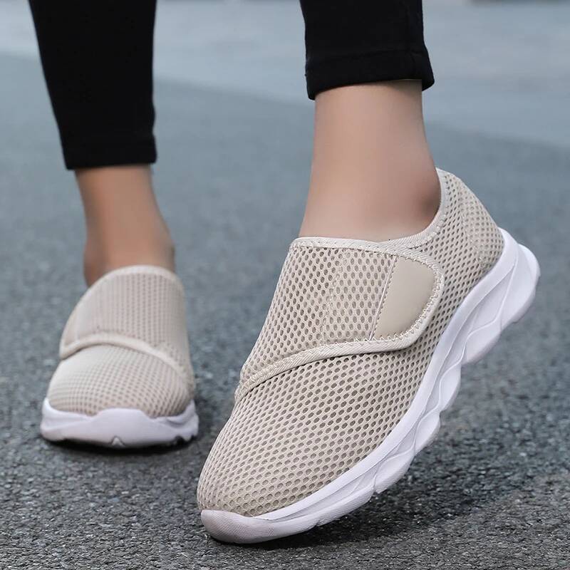 Unisex Wide Footed Women Casual Fashion Breathable Walking Mesh Flat Shoes for Men Sneakers Black Female Footwear ddmysaturn