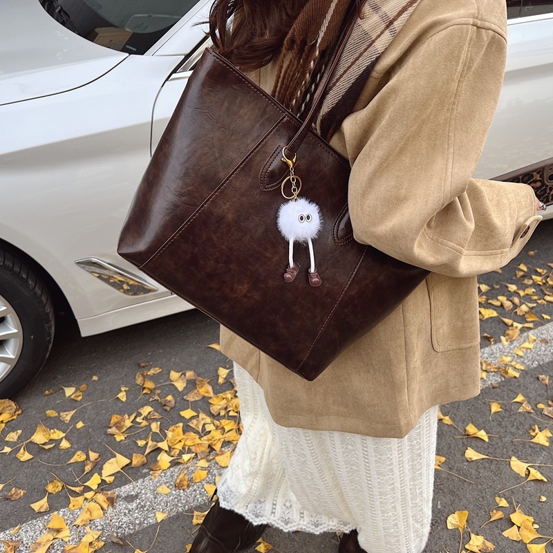 2025 Autumn New Retro Commuter Bag, Fashionable, Light Luxury, Elegant, Diagonal Cross Bag, niche Design Designer Shoulder Bag