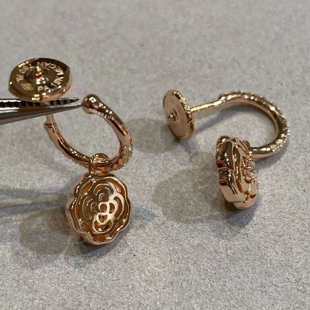 Quilted High-End V Light Style Elegant Ear Clips Gold Sier Needle Hoop Earrings for Women