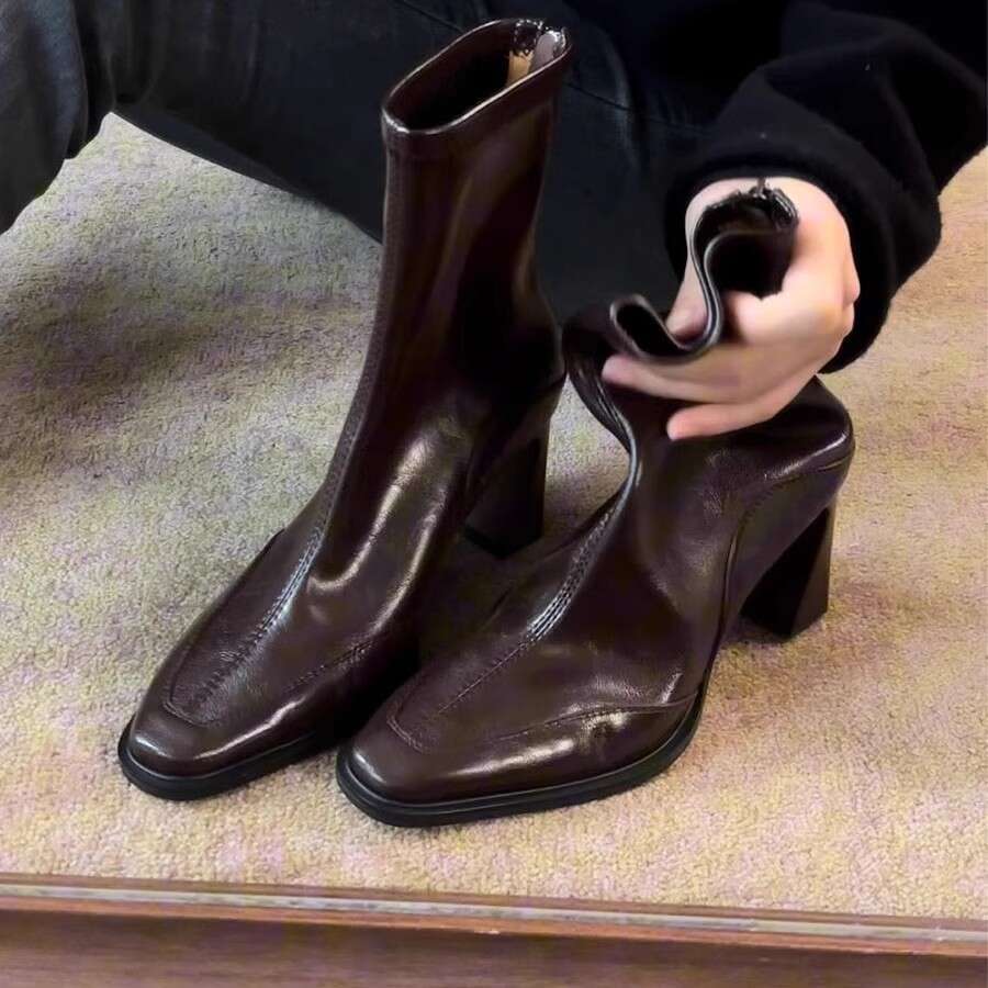2025 Autumn Winter New French Designer Shoe Style Slim High Chunky Heel Short Women Small Squ Toe Stretch Boots