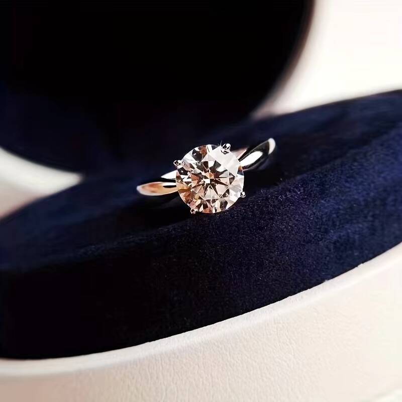 Fashion Jewelry FourClaw Round 925 Sterling Silver Moissanite Rings for Women Wedding Engagement