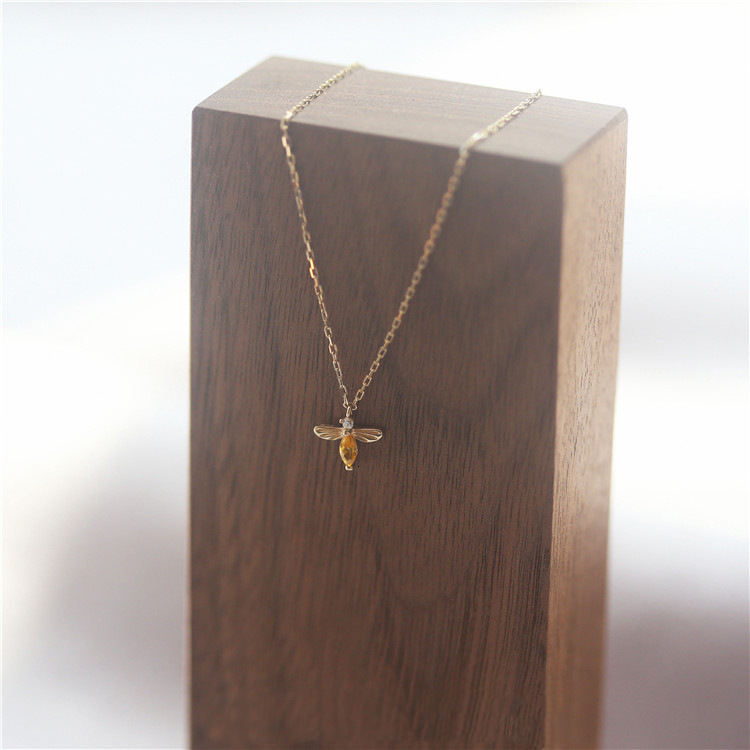 All-over S Sterling Sier Little Bee Necklace for Women Cute Small Simple Pendant Elegant Versatile Collarbone Chain