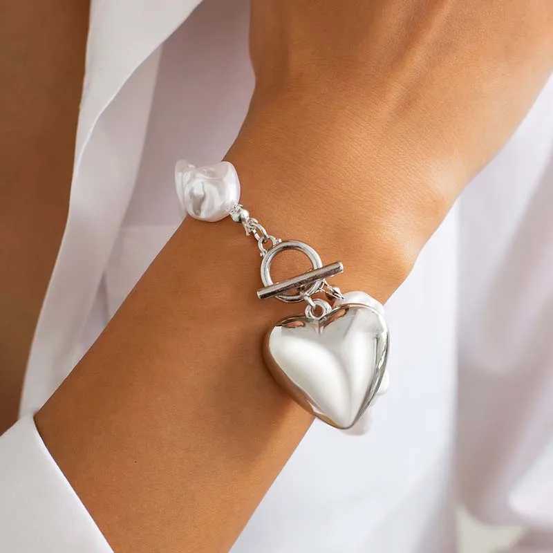 Vintage White Imitation Pearl Pendant Bracelets For Women Elegant Gold Color Irregular Pearl Chain Bracelet Jewelry Gift Y250904