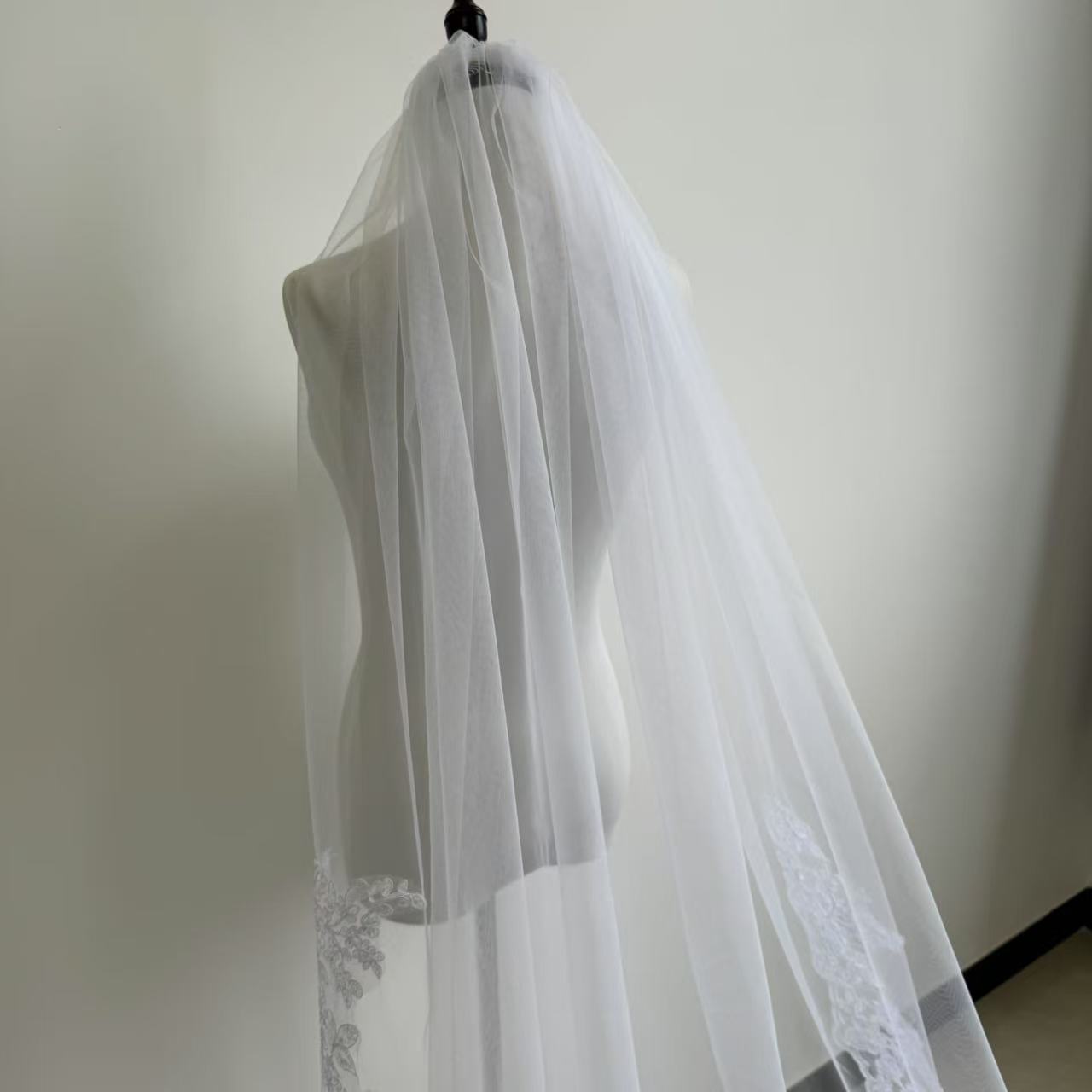 Hot Sell Bridal Veil 3M Long Cathedral Lace Applique Wedding Veil White/Ivory Romantic One Layer With Comb Wedding Accessories