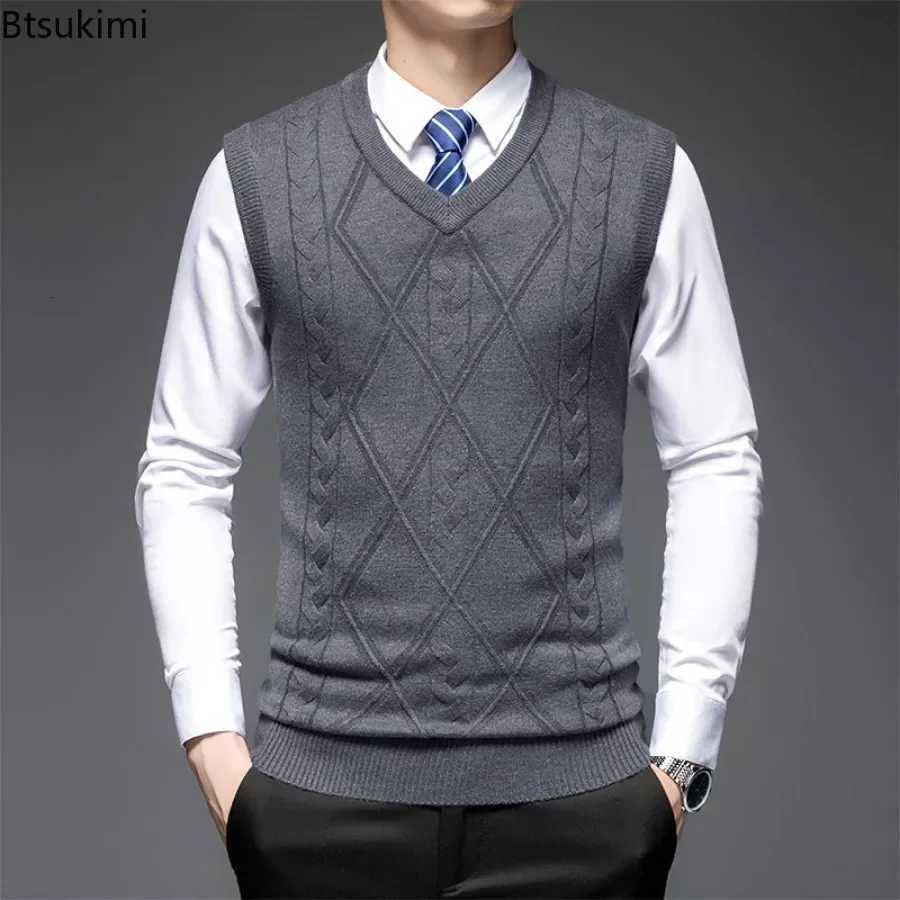 2025 Highend Wool Sweater Vest for Men Business Casual Solid V Neck Sleeveless Pullover Tops Men Fashion Slim Sweater WaistcoatXJ250904