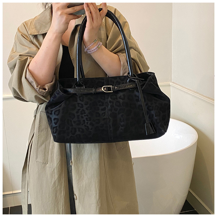 Retro Women s Handbag Fashionable Leopard Print Shoulder Bag Autumn New Designer Bag Large Capacity Women s Shoulder Bag